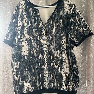 🔥5 FOR 25!🔥 Snakeskin Pattern Women's Top